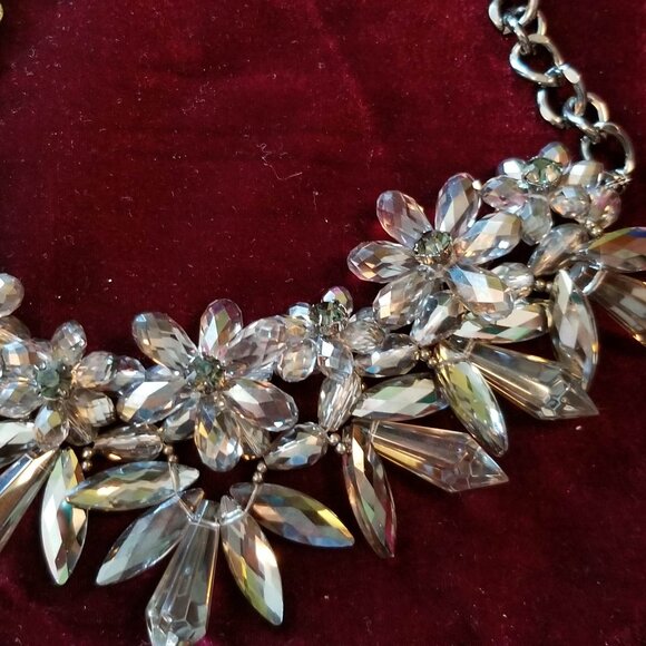 NWOT large grey crystal necklace - Picture 3 of 11